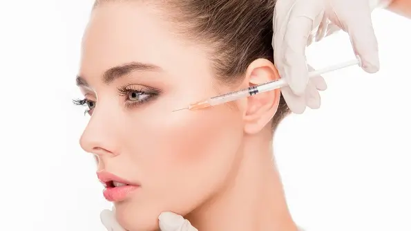 Top 5 proceduri estetice minim-invazive care sterg anii de pe chip