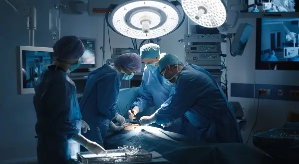 Premiera in medicina privata: MedLife introduce vNOTES, cel mai nou standard in chirurgia ginecologica minim invaziva