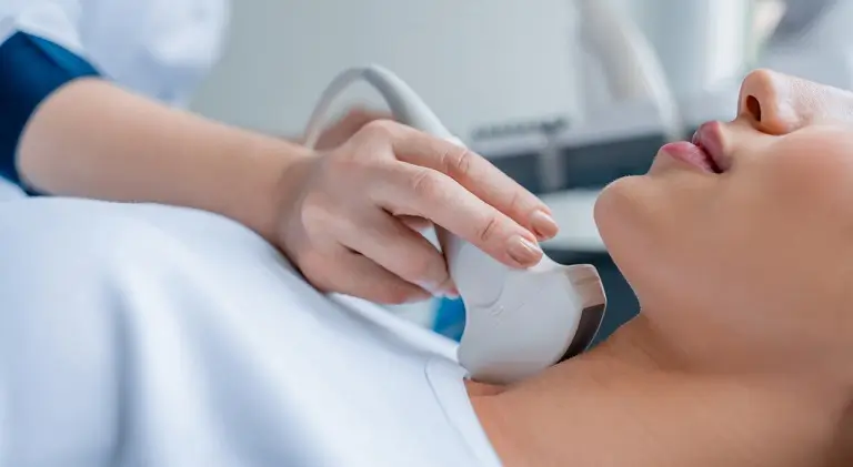 Nodulii tiroidieni: cauze, diagnostic si tratament detaliat