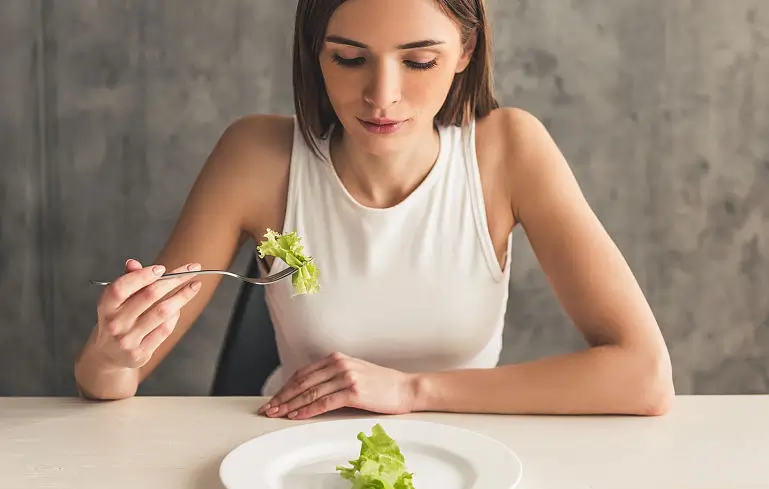 Bulimia nervosa la adolescenti - semne, simptome si tratament