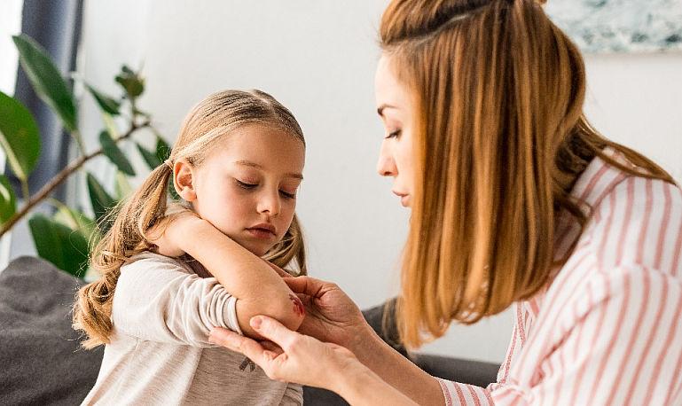 Cum tratezi corect ranile, juliturile si zgarieturile. Trusa necesara in fiecare casa, pentru ranile uzuale si vindecare rapida